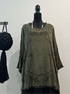 Parsley & Sage Olive Embroidered Tunic Top
